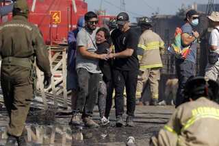 'Will not leave you': Chile officials say will control massive fire in which two dead, 400 houses damaged