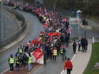 UK: Passport control staff strike at six airports for better pay