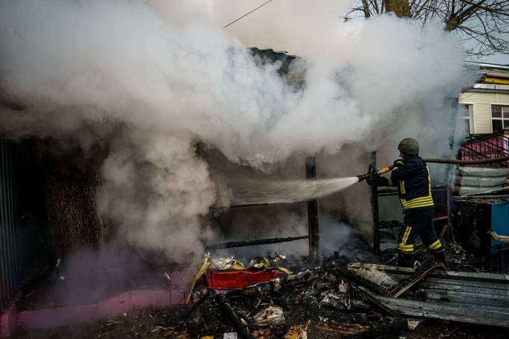 Ukraine war: Russian bombardment rain down on Kherson