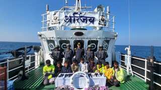 Indian Coast Guard intercepts Pak boat with crew, arms and drugs