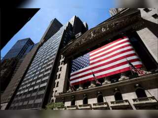 World Business Watch: U.S. retail sales grow by 7.4%, steep discounts lures customer