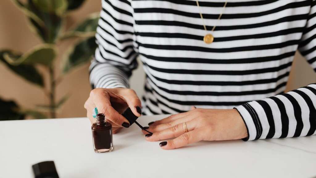 12 ways to take care of your nails this winter