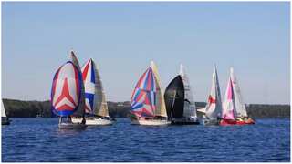 Andoo Comanche takes early lead in Sydney Hobart yacht race