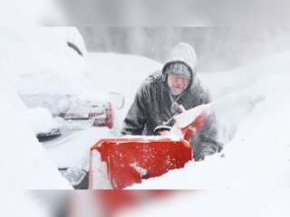US winter storm: Buffalo begins clean up after severe Christmas blizzard