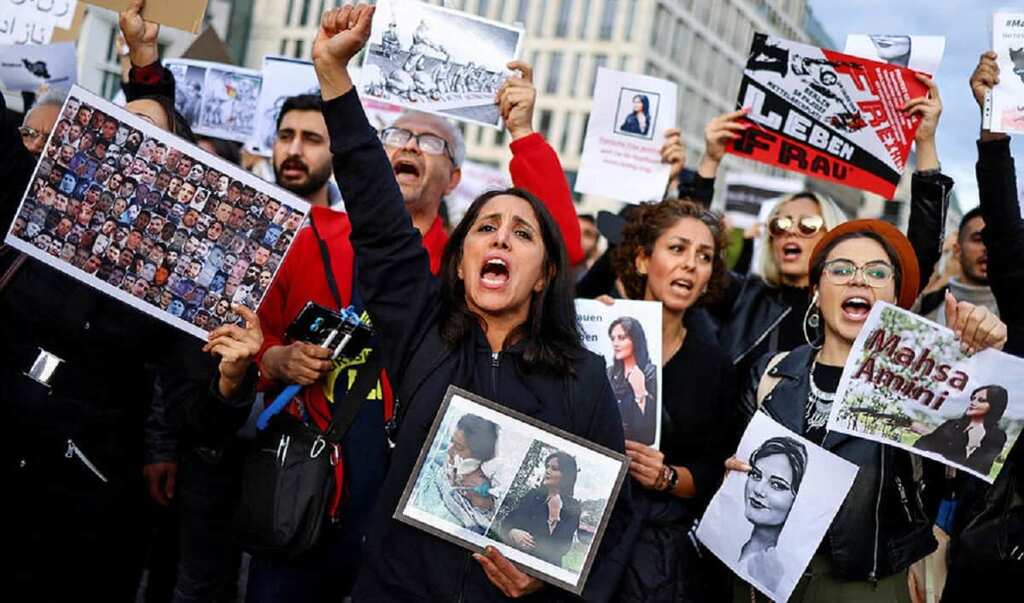 Iran: Tehran court sentences woman to 10 years of imprisonment for removing hijab