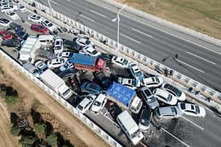 WATCH | One dead, scores injured in deadly vehicle pile-up due to heavy fog on Zhengzhou highway