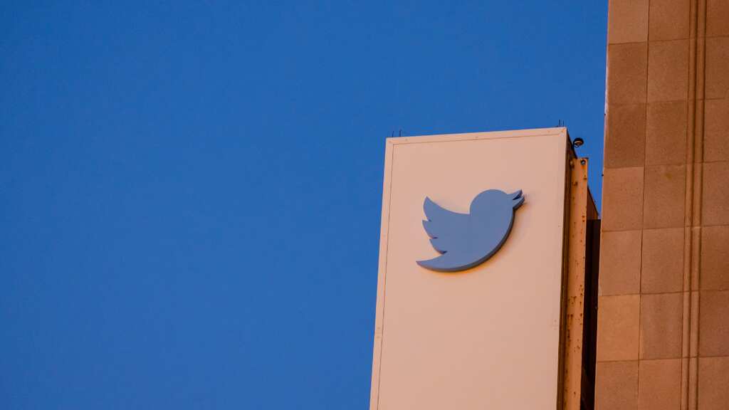Twitter restored after going offline for thousands even as Musk tweets 'works for me'