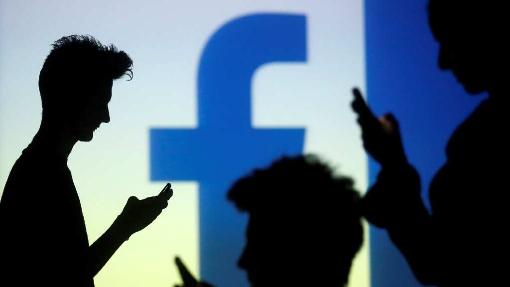 Facebook overuse lowers self-worth, worsens depression: Study