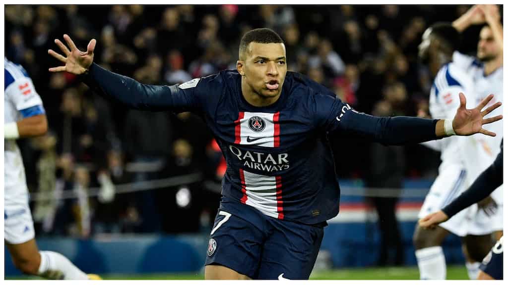 Kylian Mbappe scores late penalty to help PSG beat Strasbourg 2-1