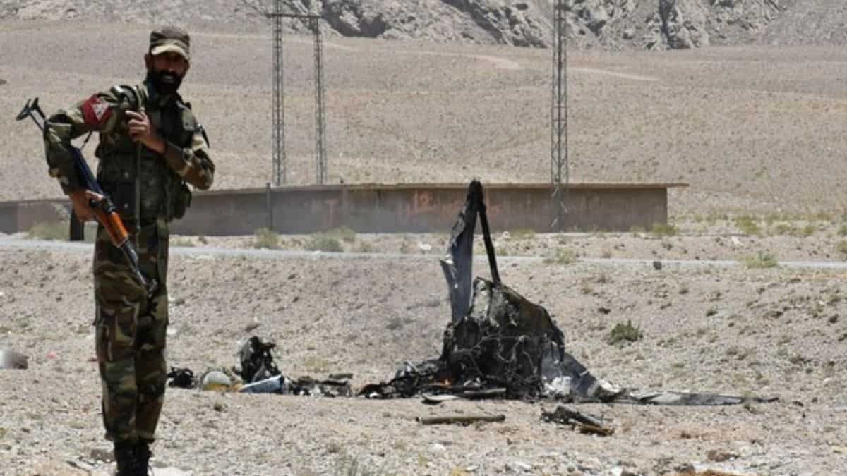 Taliban suicide bomber rams vehicle into checkpost, five Pak security personnel injured