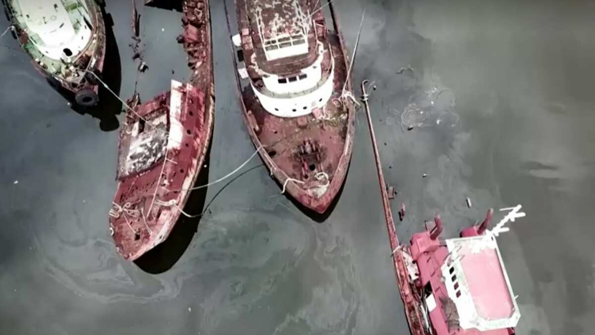 Brazil: The ‘graveyard of ships’ in Rio may cause environmental disaster, says NGO Brazil: The ‘graveyard of ships’ in Rio may cause environmental disaster, says NGO
