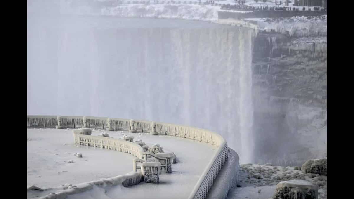 Niagara Falls: Where tonnes of water flows every second!