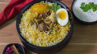 Kolkata: Man decides not to jump off bridge after cops offer him biryani and job