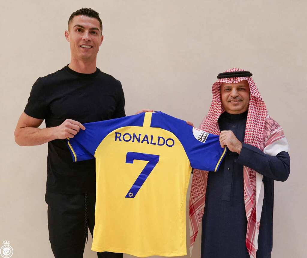 Al-Nassr confirm the signing of Cristiano Ronaldo on a free transfer