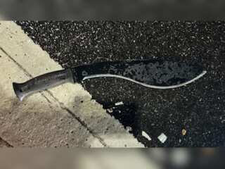 US: Three police officers attacked with a machete near times square