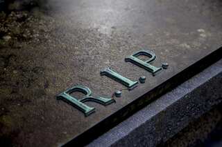 Photo of padlocks on grave in India's Hyderabad falsely claimed to be from Pakistan