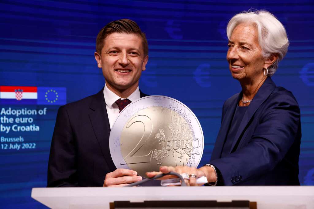 EU Chief congratulates Croatia on joining Schengen, Eurozone