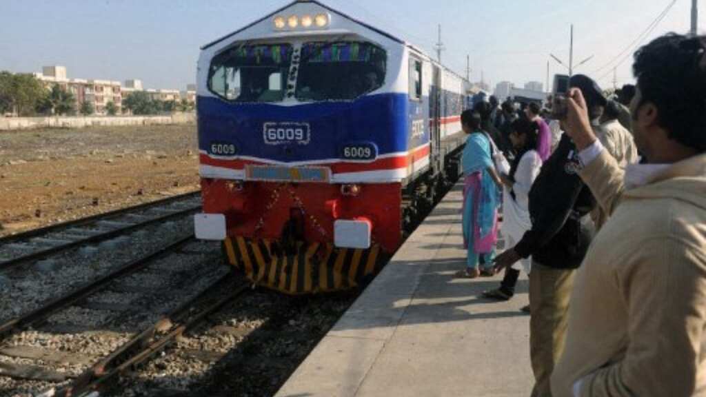 Pakistan Railways running trains with just three-day oil inventory, claims report