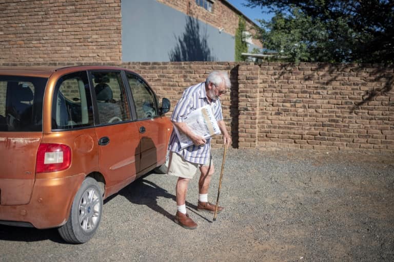 Meet S. Africa's Frans Hugo: 90-year-old journalist who delivers news in the desert Meet S. Africa's Frans Hugo: 90-year-old journalist who delivers news in the desert