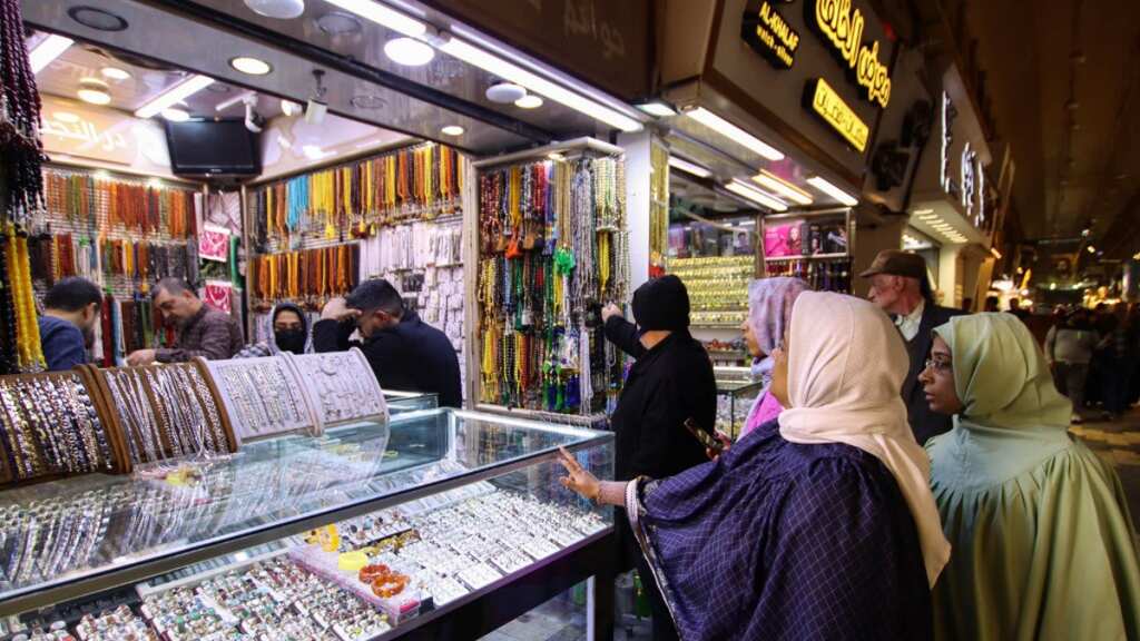 Pakistan traders reject govt's energy saving plan, say officials should stop use of ACs, heaters in offices