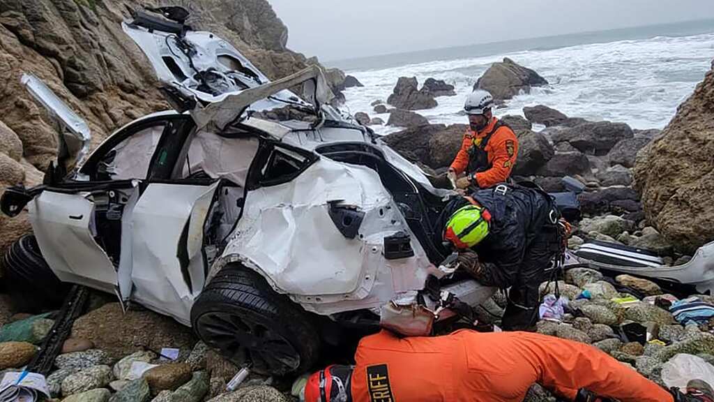 California: Miracle survival after Tesla car crash, all four passengers rescued successfully