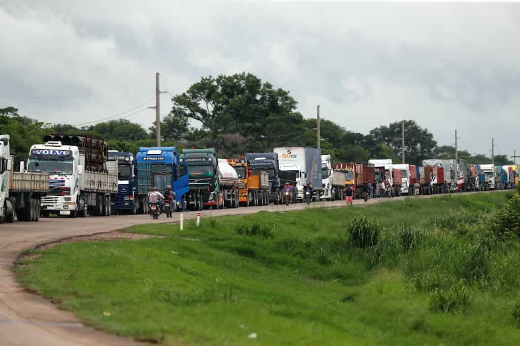 Trucks snarl Santa Cruz region as Bolivians seek Camacho's release