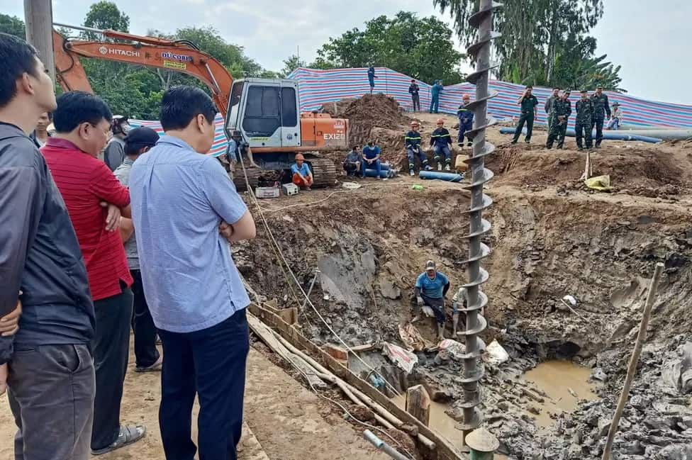 After 100 hours of rescue operation, 10-year-old Vietnamese boy trapped into 30-metre concrete pillar dies After 100 hours of rescue operation, 10-year-old Vietnamese boy trapped into 30-metre concrete pillar dies