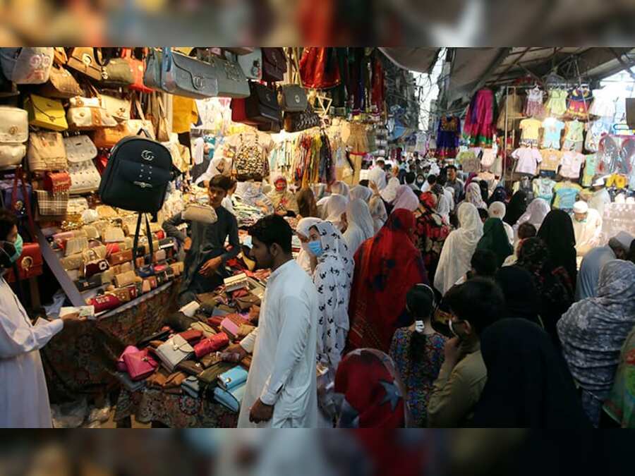 Pakistan orders malls, markets to close early amid economic crisis