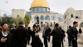 Israeli forces fire tear gas on worshipers at Al-Aqsa mosque