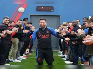 World Cup winner Lionel Messi given guard of honour as he returns to PSG