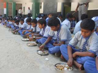 No mid-day meal without Aadhaar Card in Maharashtra soon