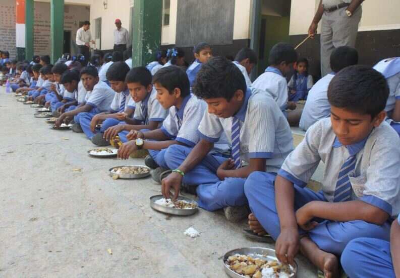 No mid-day meal without Aadhaar Card in Maharashtra soon
