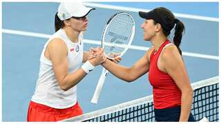 Jessica Pegula swats aside Iga Swiatek with easy win as USA lead in United Cup semi-finals