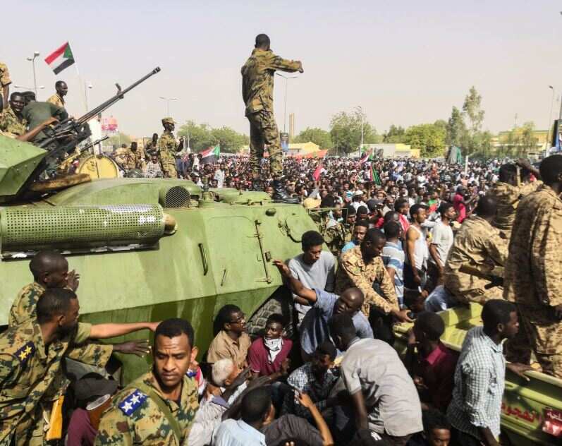 Sudan: Protesters demand ouster of military rulers