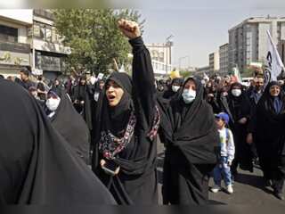 Iran: Women ordered to wear headscarves even in cars, receive warning over text message