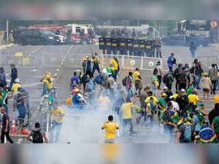 Supporters of Brazil's Bolsonaro storm Presidential palace
