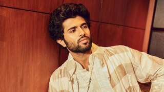 Vijay Deverakonda attends bodyguard's wedding reception with family: Watch