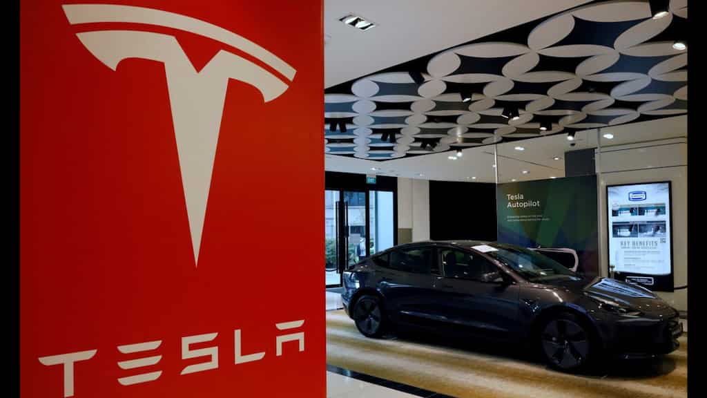 US Feds probe Tesla Autopilot crashes, Musk tweet about disabling monitoring alerts