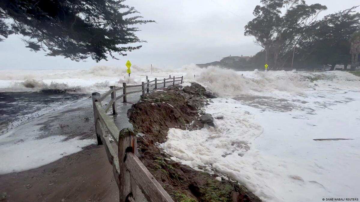 Severe winter storms leave at least 16 dead in U.S. California - World News