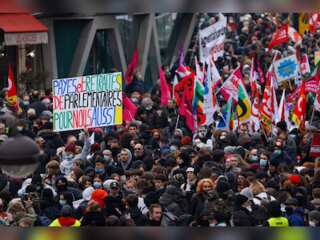 French unions call for strike against pension reform on Jan 19