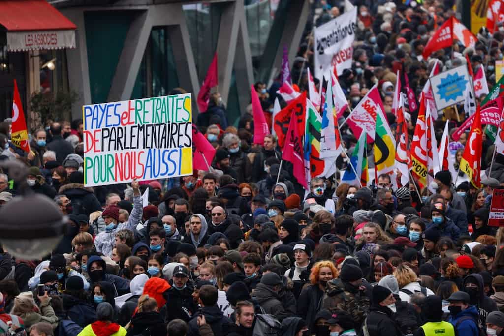 French unions call for strike against pension reform on Jan 19