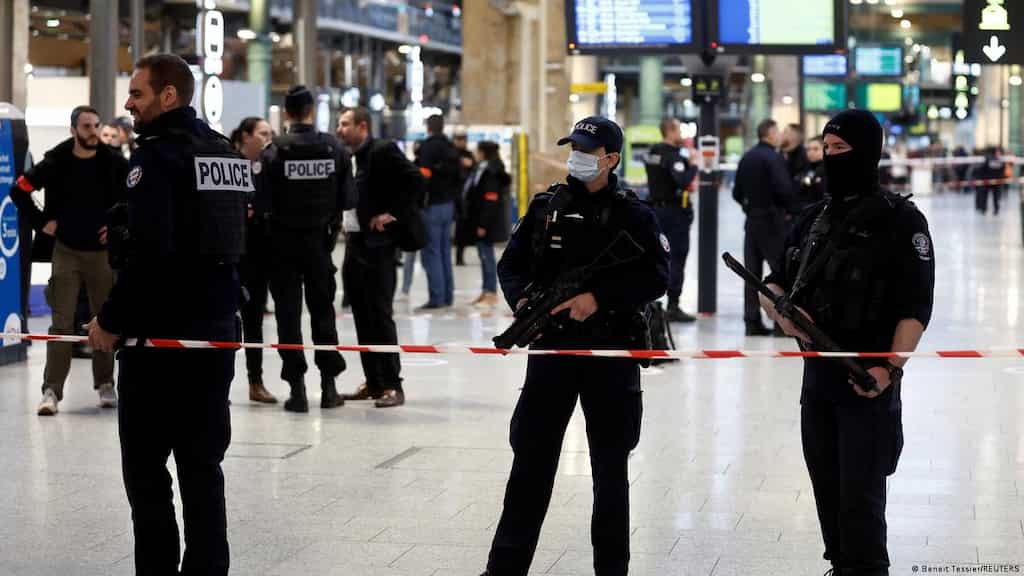 News Alert: Knife attack at Paris Gare du Nord station leaves several wounded