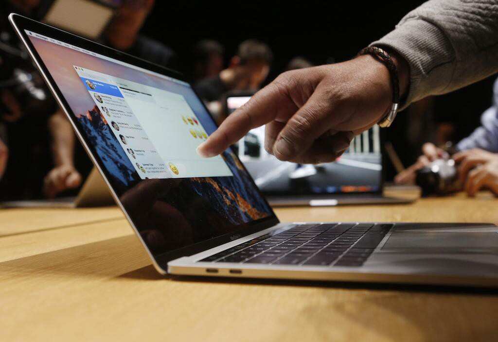 World Business Watch: Apple reportedly working on touchscreen Macs