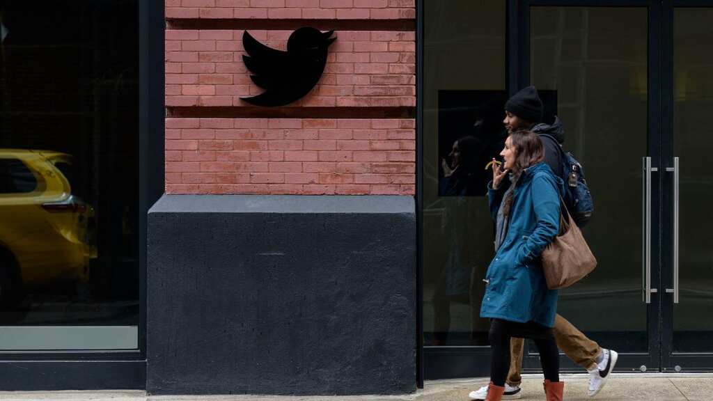 Twitter hands out free ad spaces to chase brands back on platform