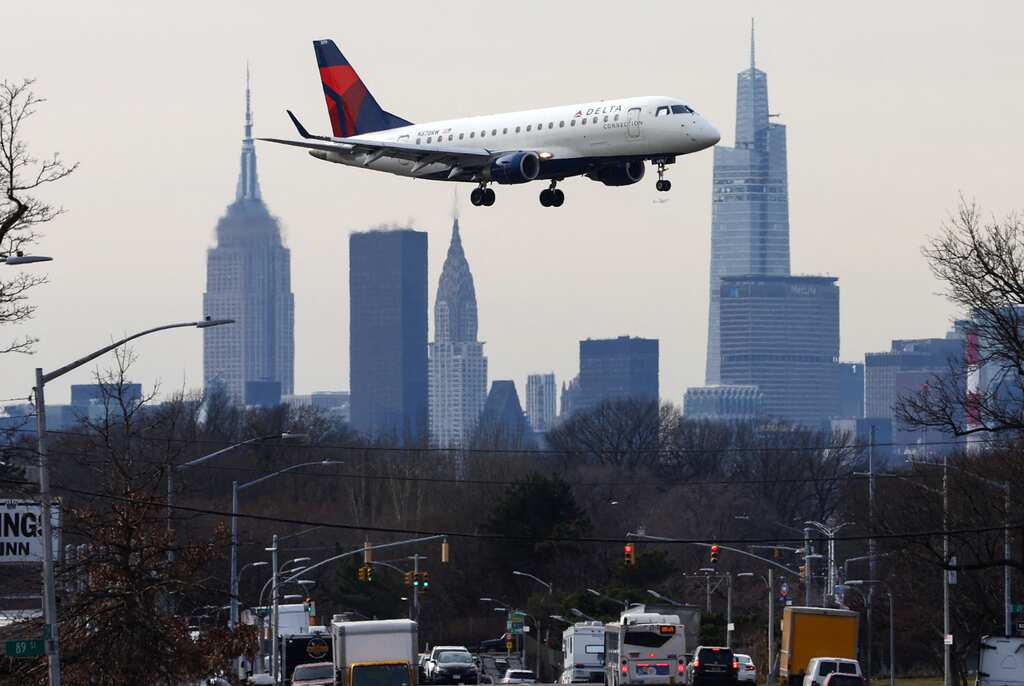 US FAA outage 'completely unacceptable': Lawmakers demand explanation from agency