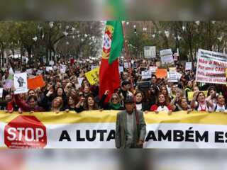 Portugal: Thousands of teachers from across the country protest in Lisbon