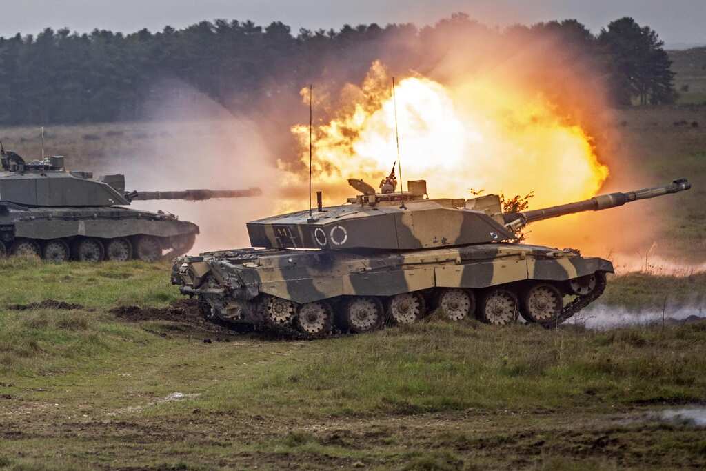 UK to supply battle tanks to Ukraine amid Russian strikes