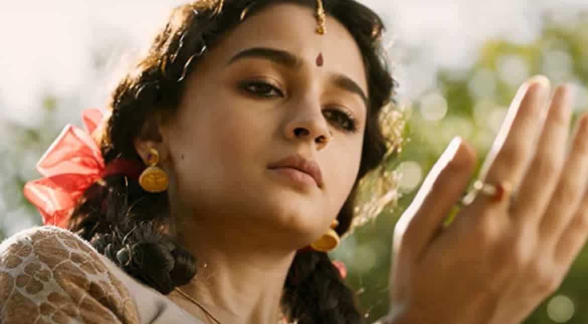 Alia Bhatt calls it a 'beautiful morning' as James Cameron praises RRR Alia Bhatt calls it a 'beautiful morning' as James Cameron praises RRR