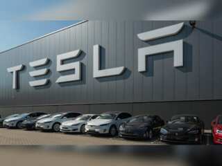 World Business Watch: Tesla under fire in Germany over union concerns on working hours