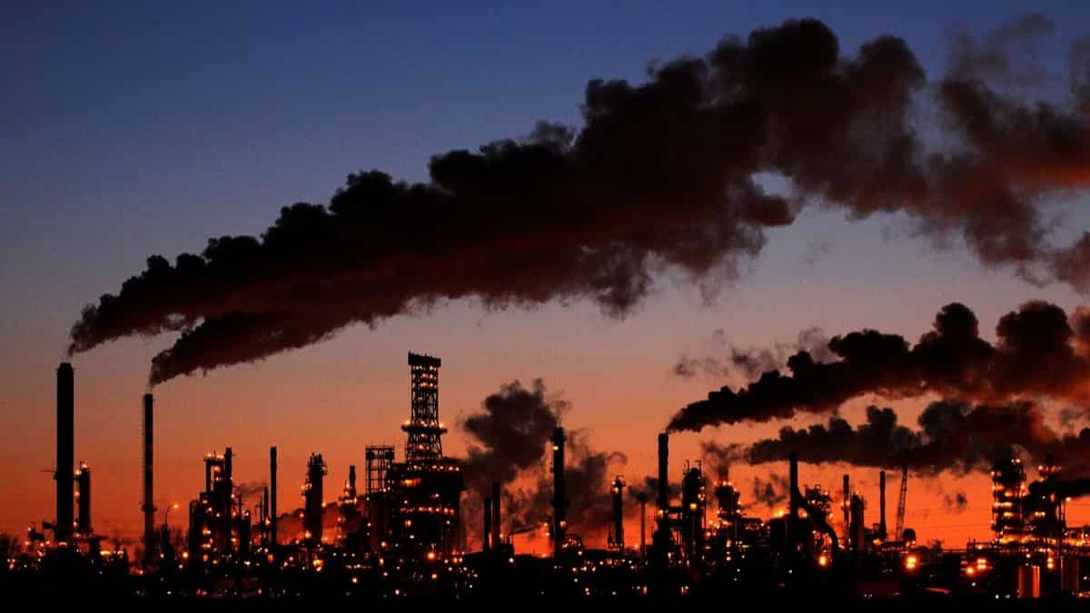 ‘Climate arsonists’: Financial actors invest billions into fossil fuels despite net zero pledges, says study